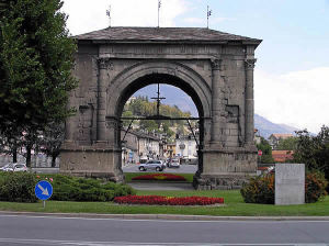 Arco de Augusto, Aosta, Vale de Aosta. Autor e Copyright Marco Ramerini.