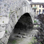 Pont romain, Aoste, Val d'Aoste. Auteur et Copyright Marco Ramerini.