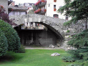 Ponte romano, Aosta, Valle d'Aosta. Autore e Copyright Marco Ramerini,