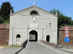 Porta Imperiale, Sabbioneta, Mantova, Lombardia. Autore e Copyright Marco Ramerini