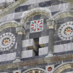 Particolare della facciata della Basilica della Santissima Trinità di Saccargia, Codrongianus, Sardegna. Autore e Copyright Marco Ramerini