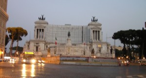 Il monumento a Vittorio Emanuele II (Vittoriano) e l'Altare della Patria, Roma. Autore e Copyright Marco Ramerini