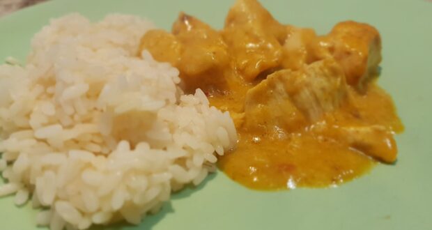 Pollo al Curry e riso. Autore e Copyright Marco Ramerini