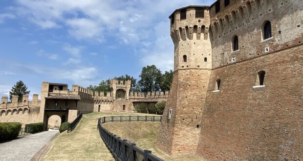 Il Castello di Gradara. Credit Marche Turismo, Le Marche di Urbino